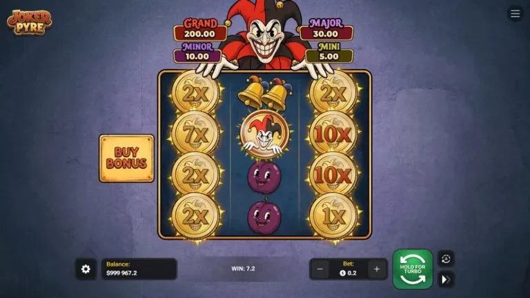 Schermata di gioco principale della slot "Joker Pyre" su uno sfondo viola testurizzato.