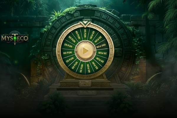 Ruota della fortuna verde e dorata del gioco "Mysteco", integrata in un portale di pietra antico all'interno di una giungla tropicale nebbiosa.